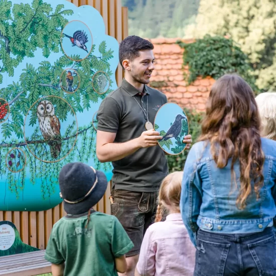 Kinder bei Weg des Holzes - Naturwelten Steiermark