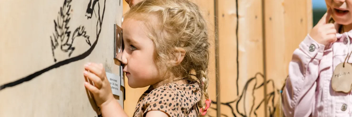 Kinder bei der Piep-Show - Naturwelten Steiermark