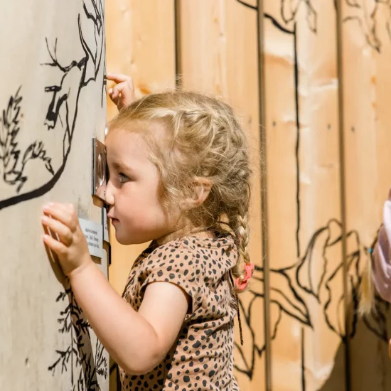 Kinder bei der Piep-Show - Naturwelten Steiermark
