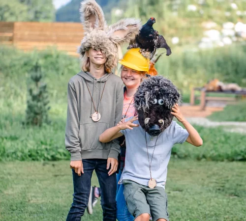 Kinder in Verkleidung haben Spaß - Naturwelten Steiermark