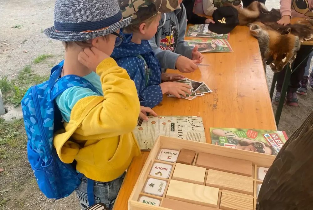 Naturwelten Steiermark Kinder bei Jagdworkshop