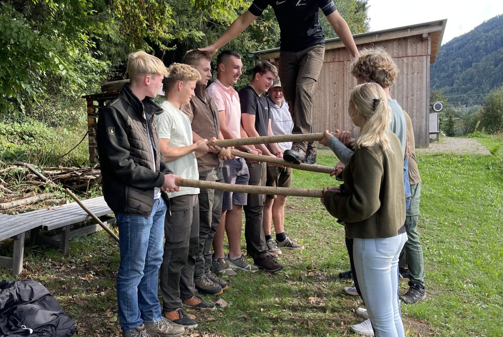 ForstschülerInnen entdecken bei den Naturwelten Steiermark spielerisch Wissenswertes zu Jagd, Wild und Wald.