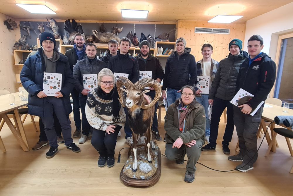 Gruppenfoto des Besuchs der Forstschüler:innen in den Naturwelten